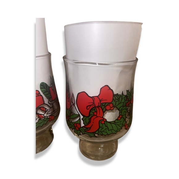 Vintage Set of 2 Holly and Berry Christmas Glasses: Great Condition: Barware - Picture 3 of 3